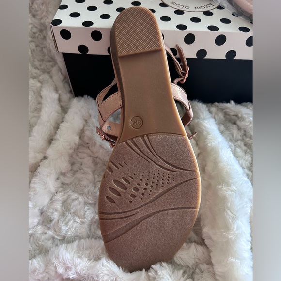 *New* in box sandals - Picture 4 of 8